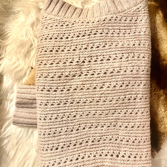 Lucky Brand Women’s Light Grey V-Neck Crochet Sweater! So snuggly! - Picture 3 of 4